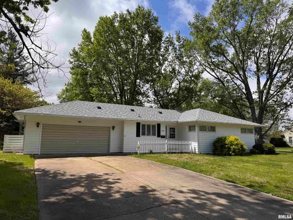 $127,800 | 731 Madelyn Avenue, Macomb, IL 61455