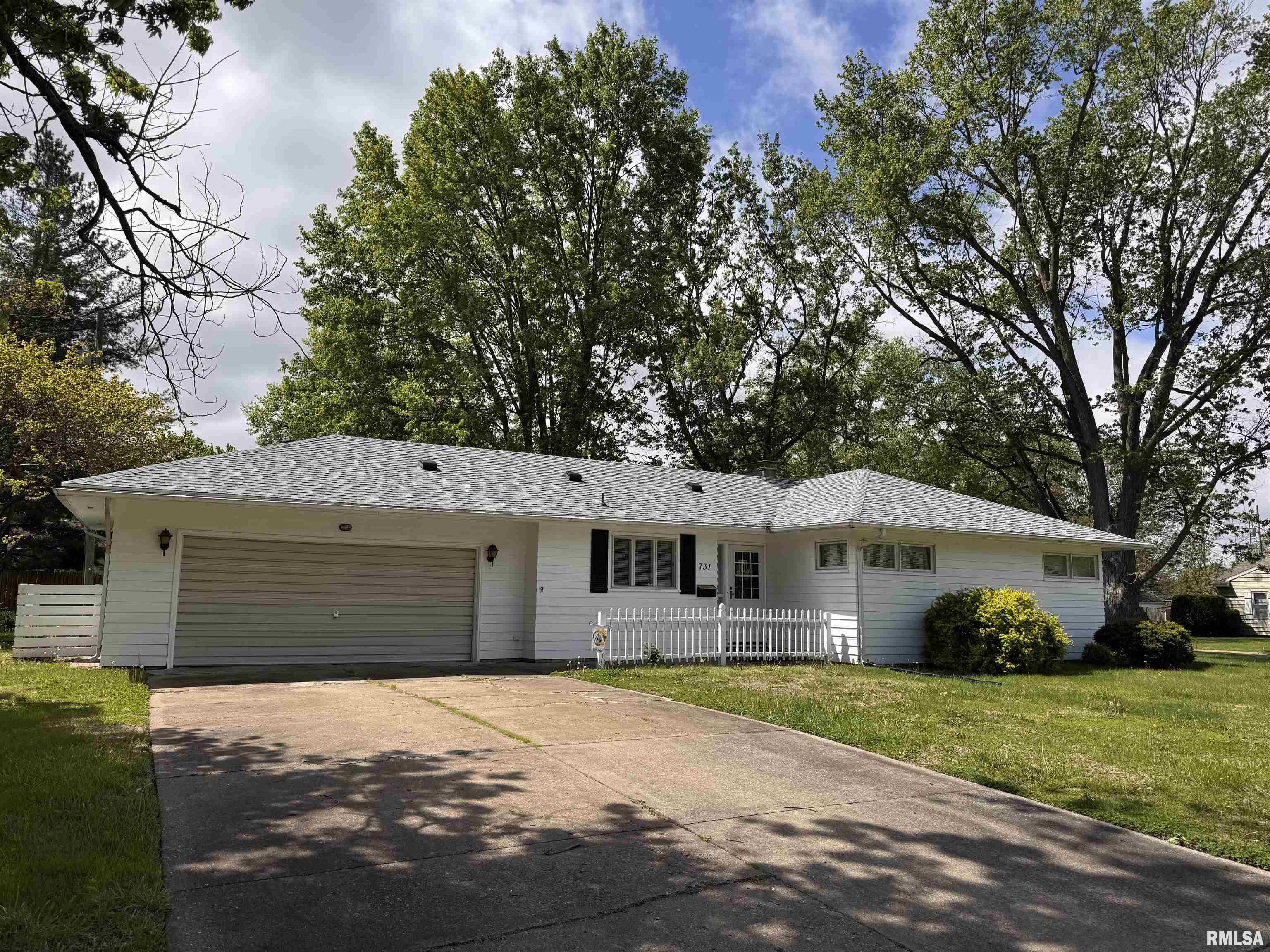 731 Madelyn Avenue Macomb, IL 61455 - Photo 1 of 23