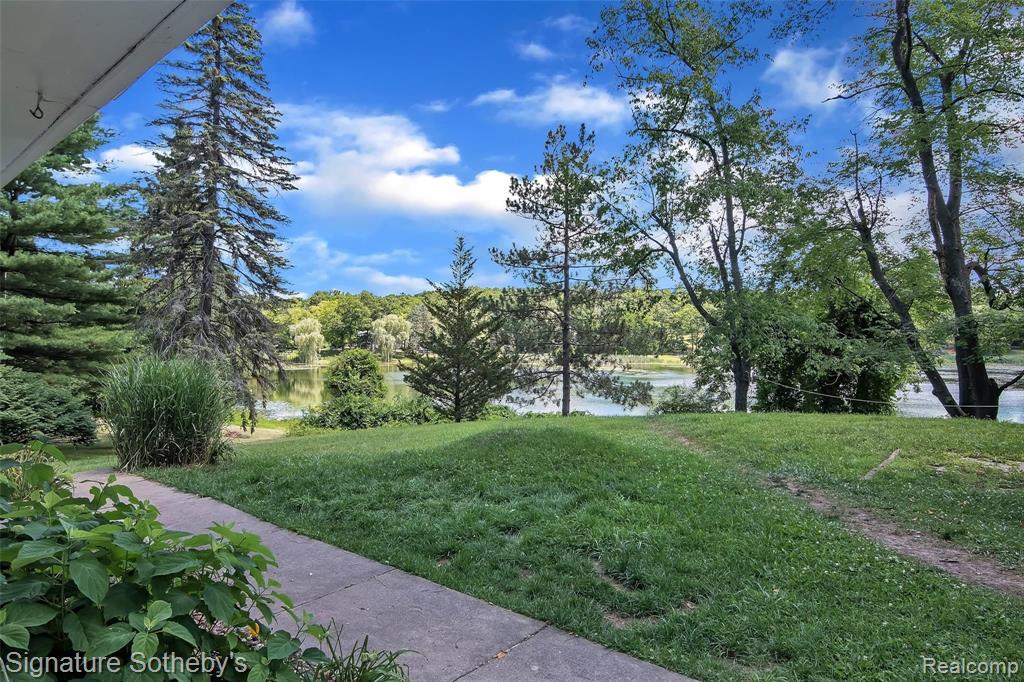 1556 Rochester Road Leonard, MI 48367 - Photo 4 of 51