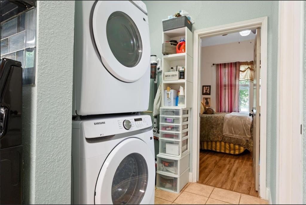 809 Southwest 5th Avenue Mineral Wells, TX 76067 - Photo 7 of 18 a utility room with dryer and washer