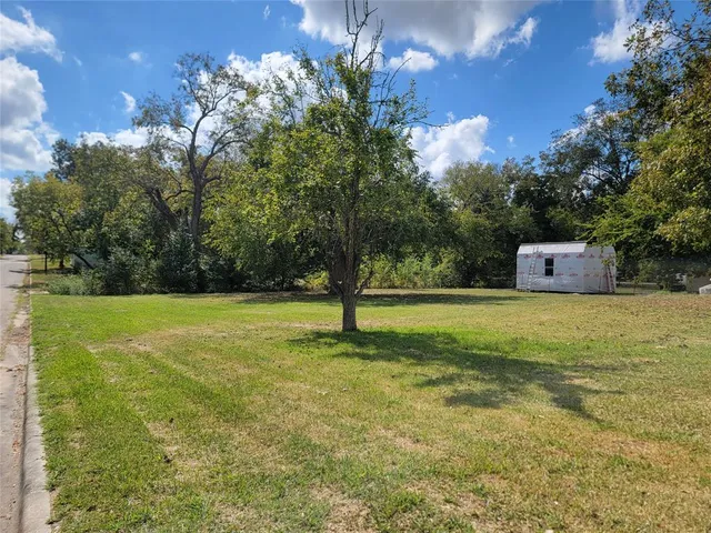 a view of a house with a yard and garage