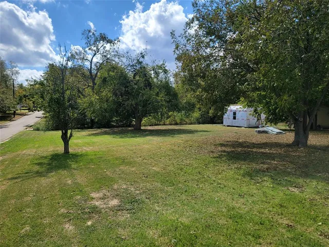 $165,000 | 400 West Washington Street, Clarksville, TX 75426