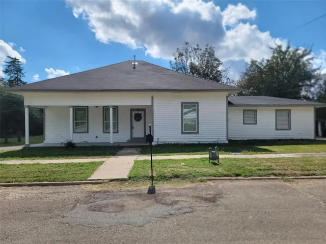 $165,000 | 400 West Washington Street, Clarksville, TX 75426
