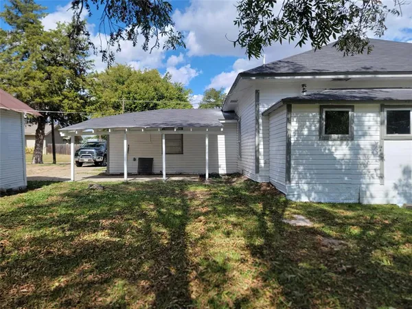a view of a house with a small yard