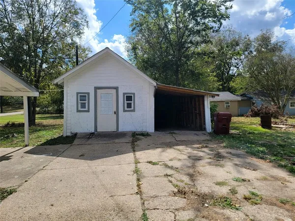 a view of a house with a yard and garage