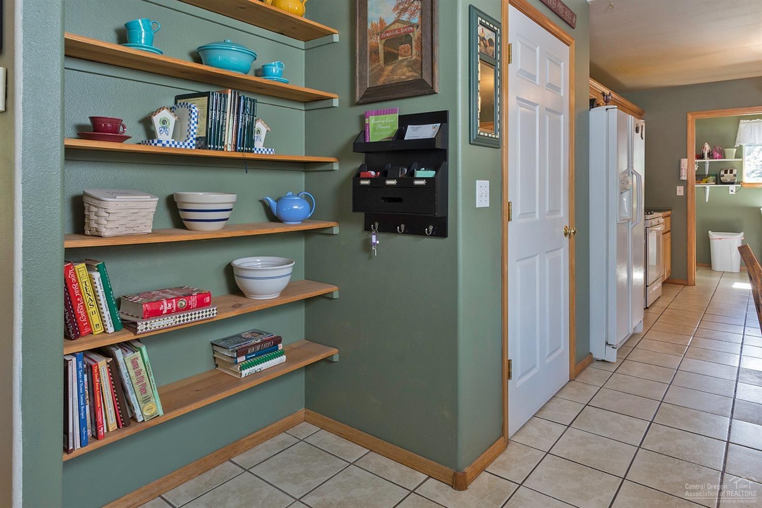 2368 Northeast Wells Acres Road Bend, OR 97701 - Photo 7 of 25 Gallery Image 7