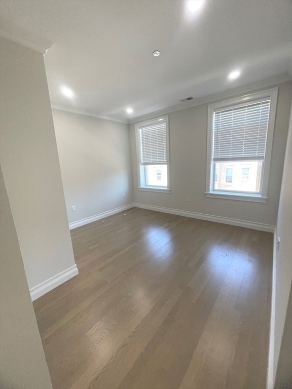 14 Mt Hood Road, Unit 5 Boston, MA 02135 - Photo 4 of 10