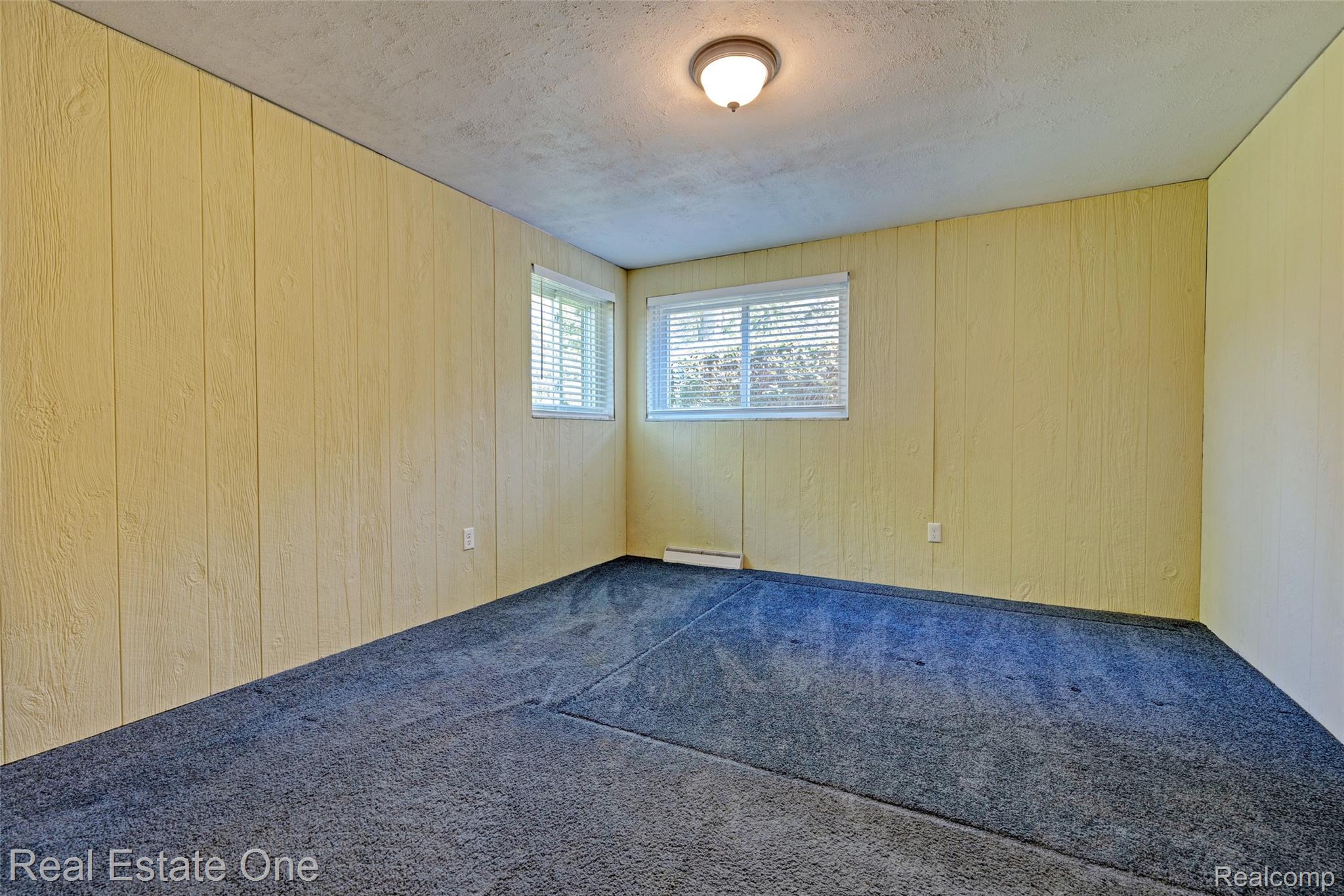 1140 Seneca Road Lake Orion, MI 48362 - Photo 26 of 65 24) Bedroom 2.jpg