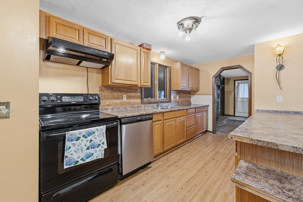 297 Whalom Road Lunenburg, MA 01462 - Photo 20 of 42