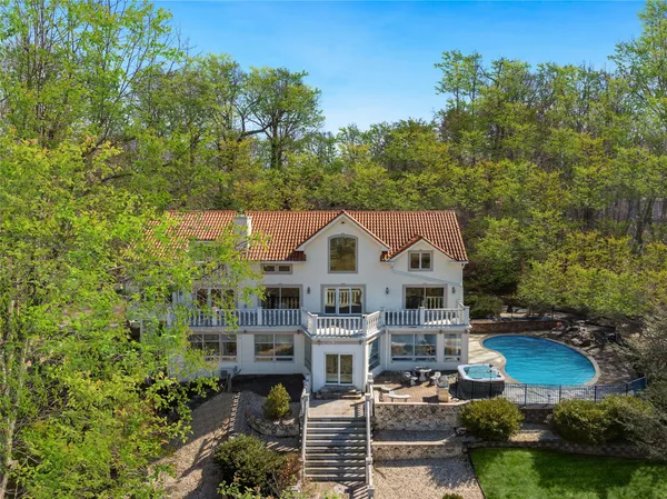 $3,550,000 | 15 Hoffstot Lane, Sands Point, NY 11050