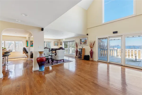 $3,550,000 | 15 Hoffstot Lane, Sands Point, NY 11050