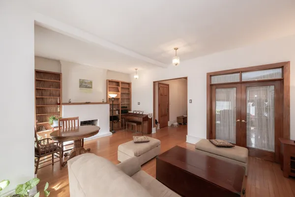 $390,000 | 1354 East 48th Street, Unit 2E, Chicago, IL 60615