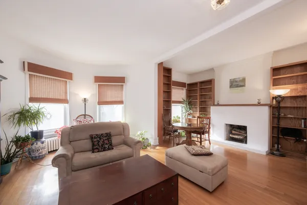 $390,000 | 1354 East 48th Street, Unit 2E, Chicago, IL 60615