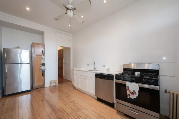 $390,000 | 1354 East 48th Street, Unit 2E, Chicago, IL 60615