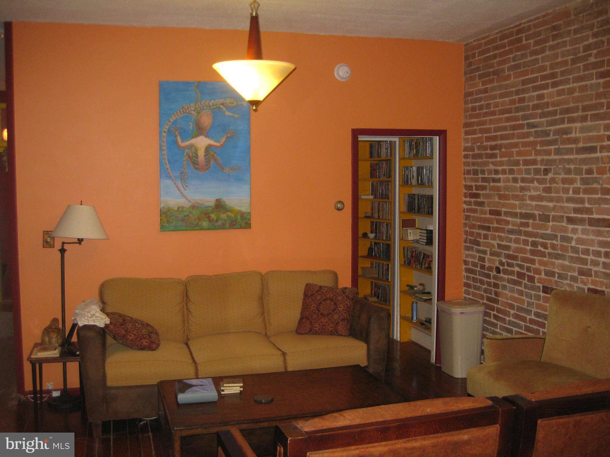 1506 Riverside Avenue Baltimore, MD 21230 - Photo 4 of 30 Living Room