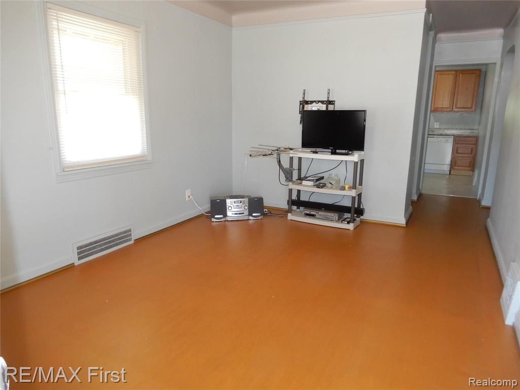 7203 Rivard Avenue Warren, MI 48091 - Photo 11 of 23