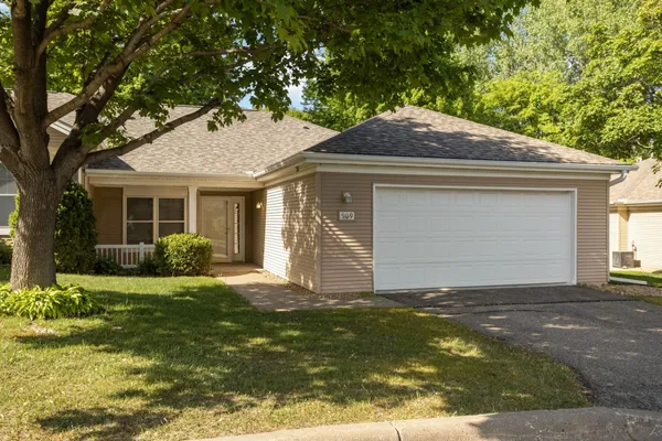 $285,000 | 909 Bahls Drive, Hastings, MN 55033
