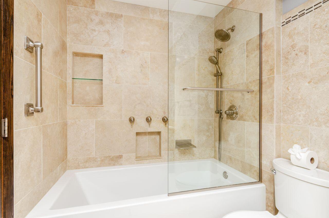 293 Weydon Road Columbus, OH 43085 - Photo 40 of 54 Full Bathroom