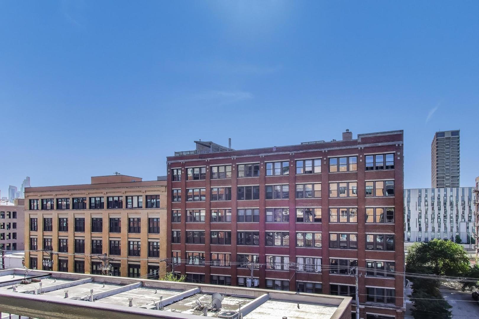 321 South Sangamon Street, Unit 605 Chicago, IL 60607 - Photo 32 of 36 a view of a building with a street