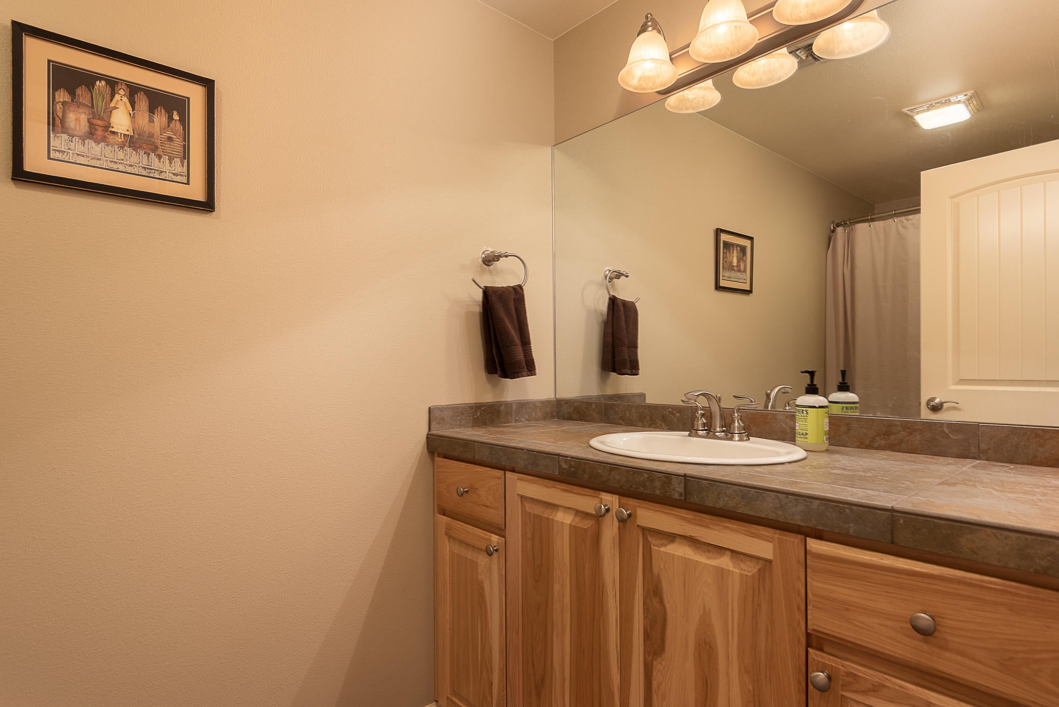 13409 Southwest Chipmunk Road Terrebonne, OR 97760 - Photo 18 of 27 18 Guest Bath