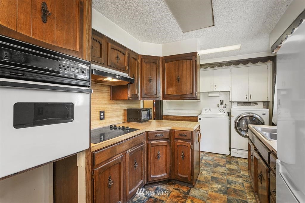 714 Ness' Corner Road Port Hadlock, WA 98339 - Photo 13 of 21 a kitchen with stainless steel appliances a stove a sink and cabinets