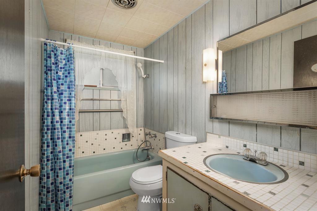 714 Ness' Corner Road Port Hadlock, WA 98339 - Photo 19 of 21 a bathroom with a sink toilet tub and shower