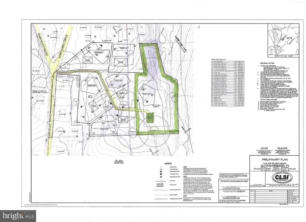 a black and white photo of a living room