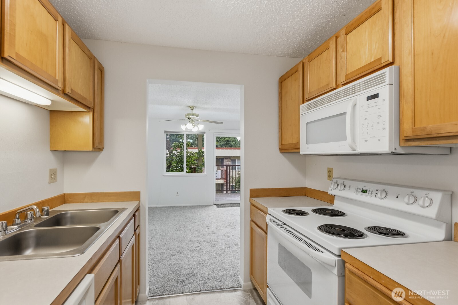 335 Heather Road, Unit 202 Everett, WA 98203 - Photo 22 of 31