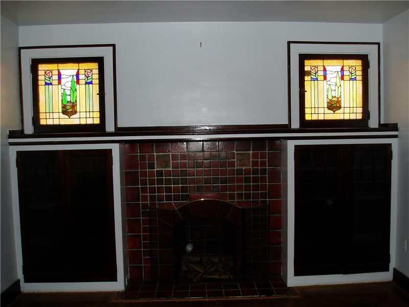 2142 Harbor Street Pittsburgh, PA 15212 - Photo 2 of 17 Living Room.