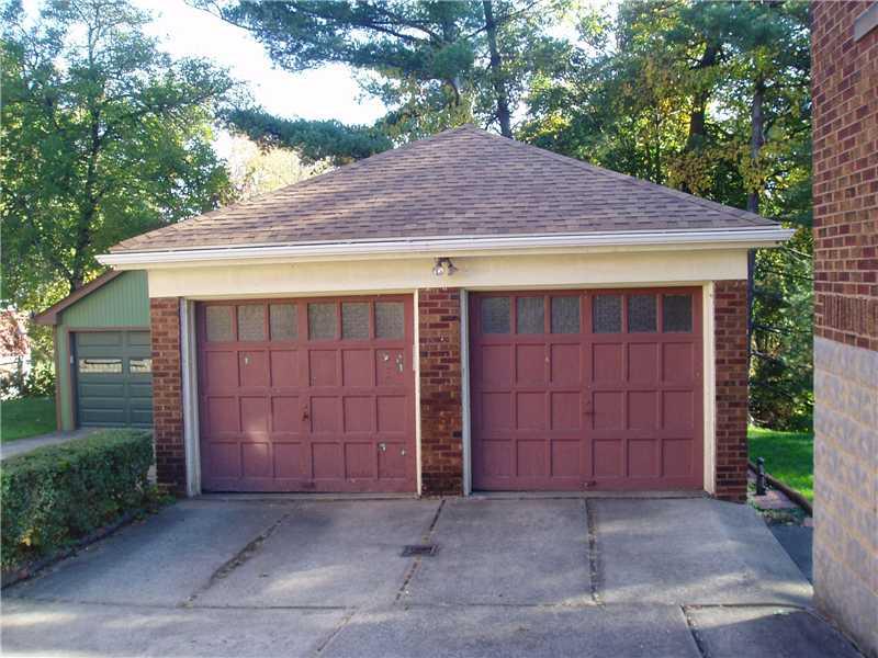 2142 Harbor Street Pittsburgh, PA 15212 - Photo 15 of 17 Parking Lot/Garage.