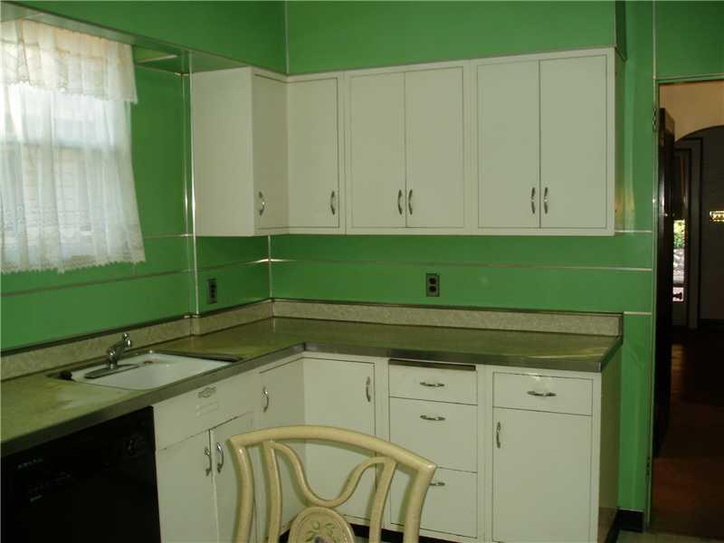 2142 Harbor Street Pittsburgh, PA 15212 - Photo 8 of 17 Kitchen.