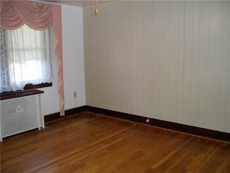 2142 Harbor Street Pittsburgh, PA 15212 - Photo 9 of 17 Master Bedroom.