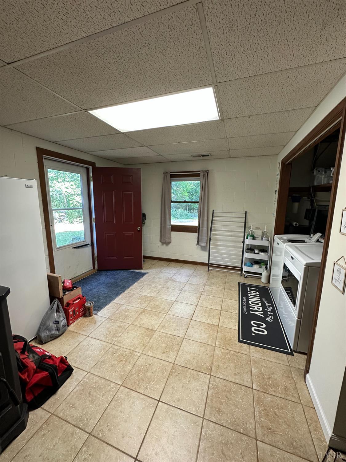 1524 Austin Road Gladstone, VA 24553 - Photo 23 of 30 a view of a livingroom with furniture and window