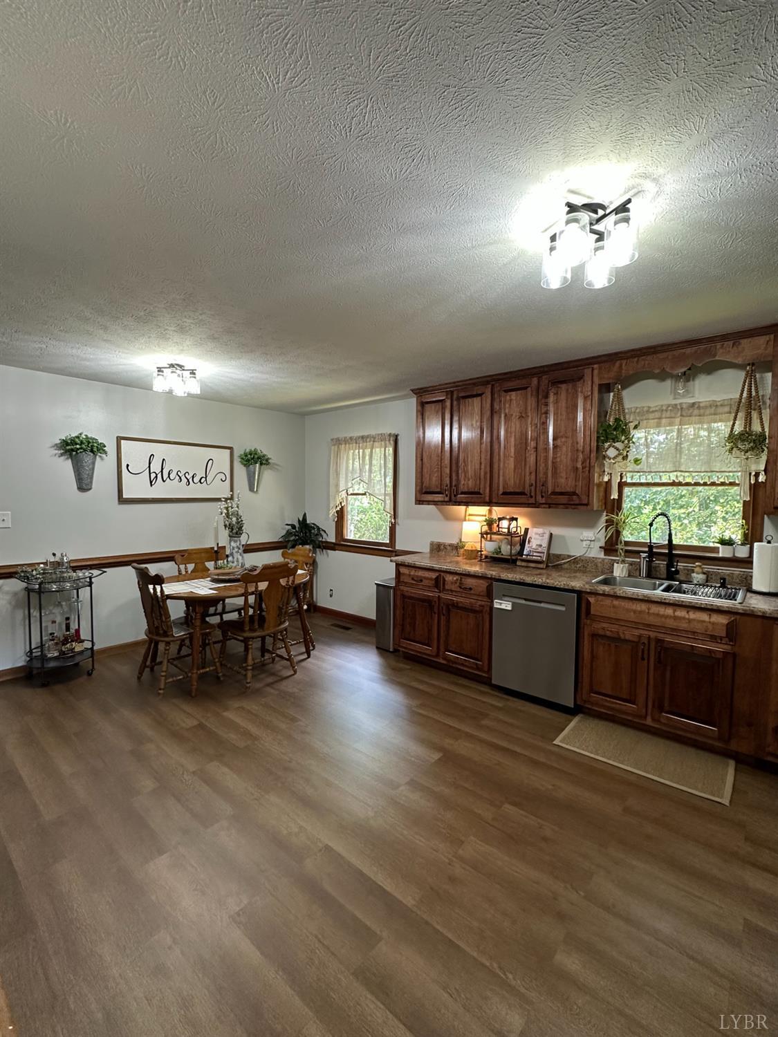 1524 Austin Road Gladstone, VA 24553 - Photo 7 of 30 a kitchen with lots of counter top space and dining table