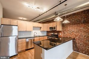 103-07 Church Street, Unit 16 Philadelphia, PA 19106 - Photo 5 of 10