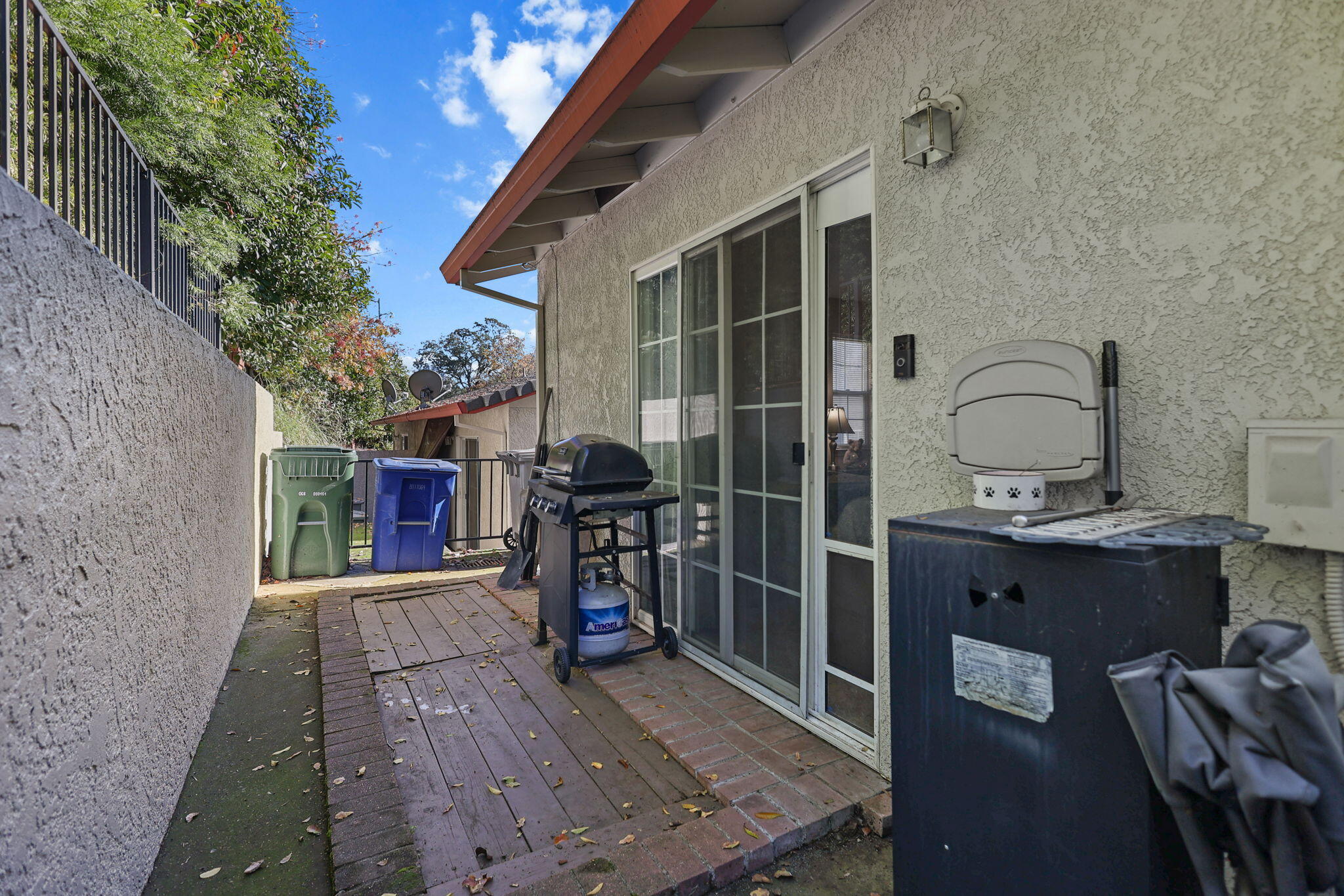 720 Stonebriar Trail Redding, CA 96003 - Photo 19 of 19 a view of deck having patio