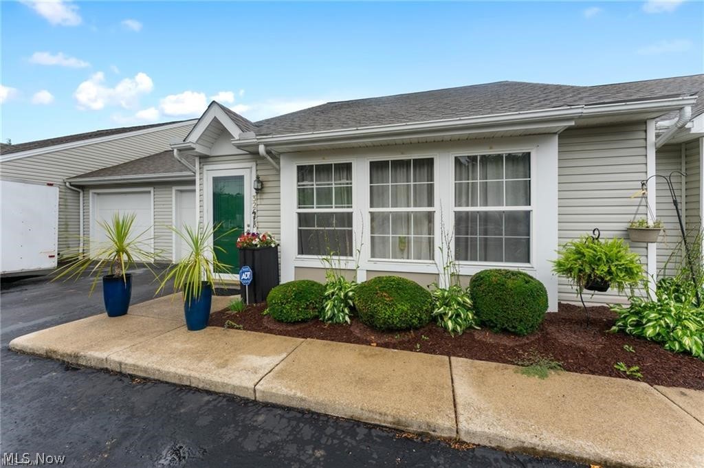 3262 Pheasant Run Road, Unit B Cortland, OH 44410 - Photo 2 of 18
