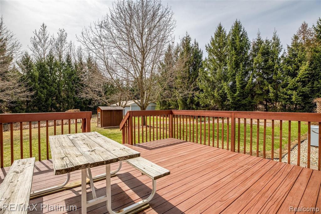 909 Chase Lake Road Howell, MI 48855 - Photo 11 of 37