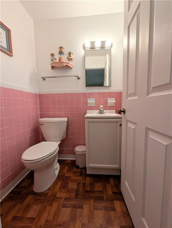 362 Mercer Road Harmony, PA 16037 - Photo 21 of 34 a bathroom with a toilet a sink and mirror