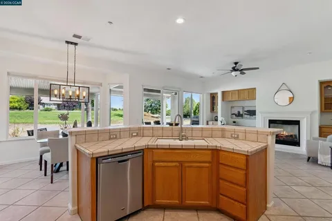 $649,000 | 595-595 Pomona Drive, Brentwood, CA 94513