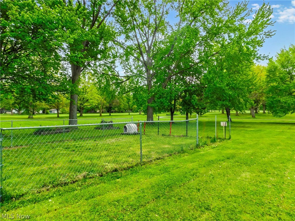 7386 Lake Road East Madison, OH 44057 - Photo 14 of 36 Fenced in area for your pets.
