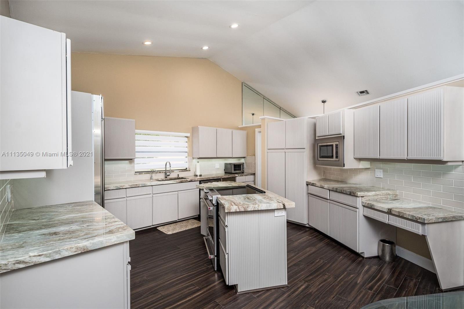 22564 Esplanada Circle Boca Raton, FL 33433 - Photo 14 of 36 Gallery Image 14
