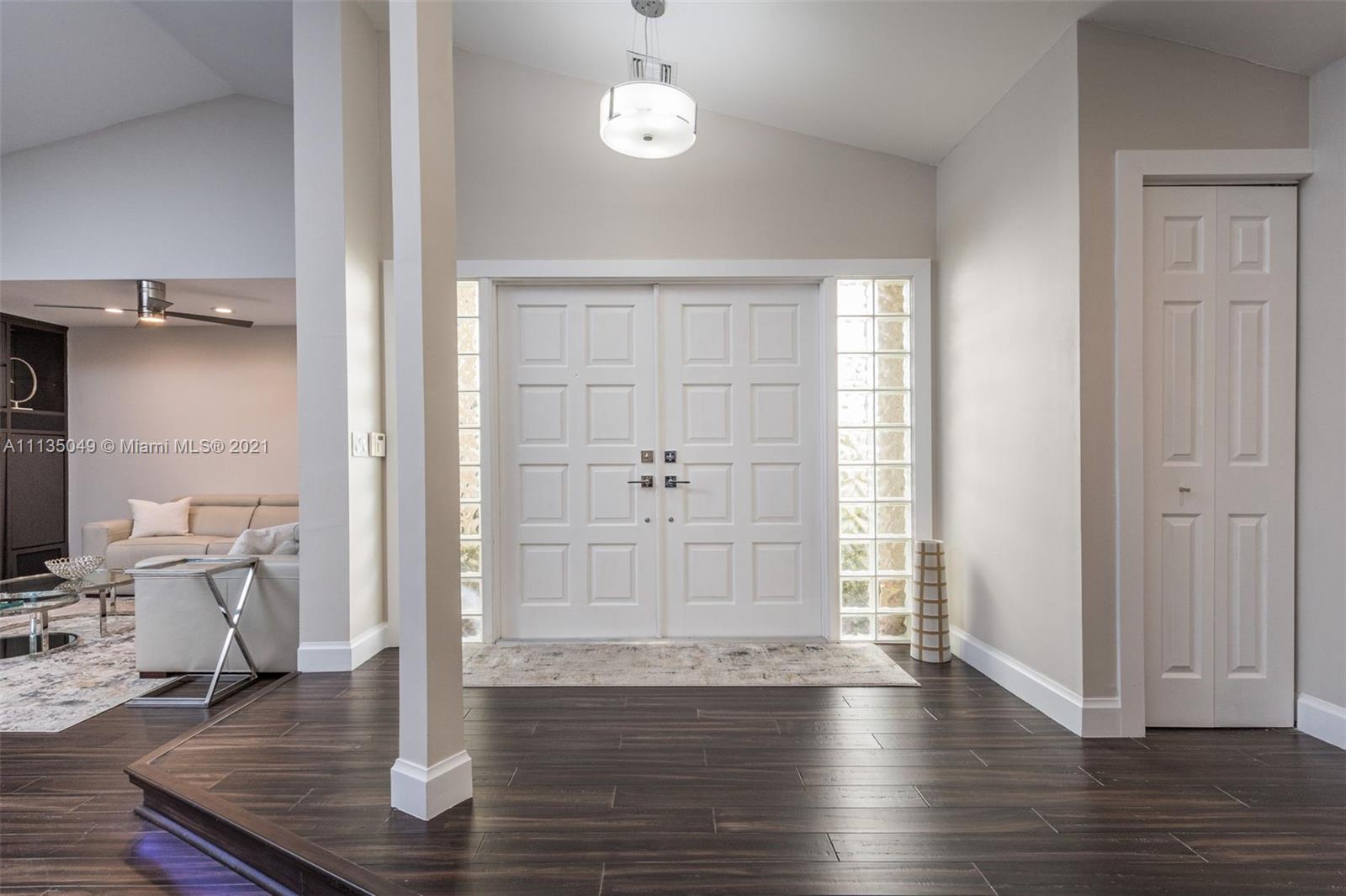22564 Esplanada Circle Boca Raton, FL 33433 - Photo 4 of 36 Gallery Image 4