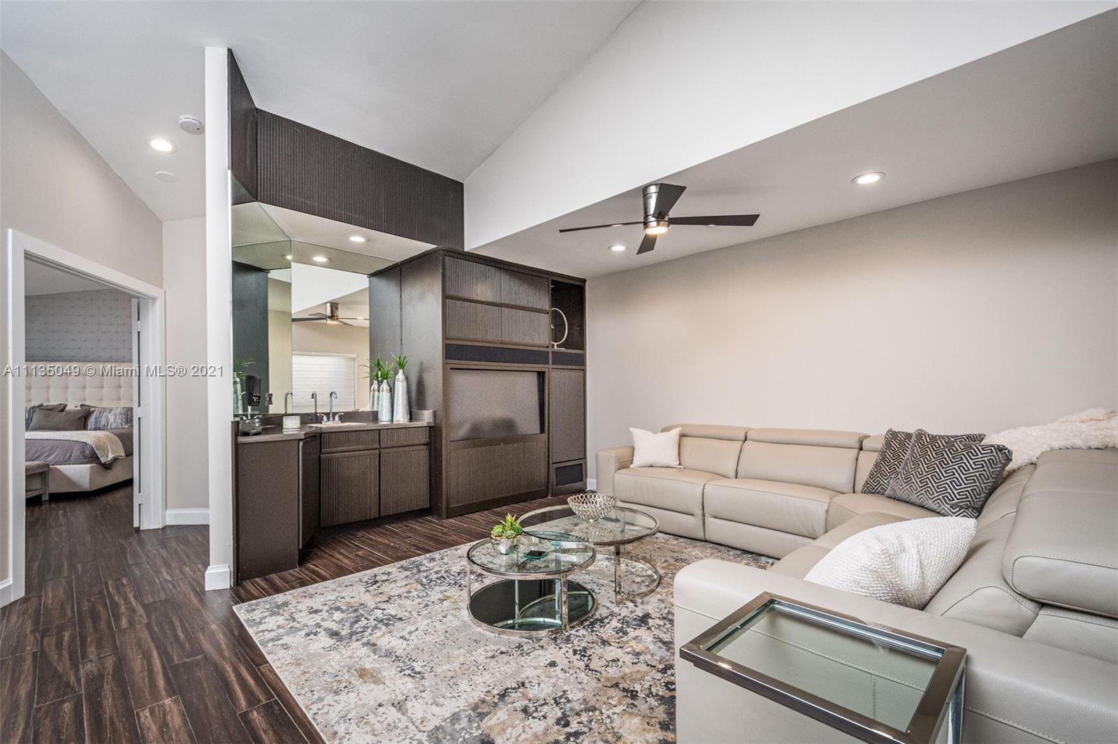 22564 Esplanada Circle Boca Raton, FL 33433 - Photo 6 of 36 Gallery Image 6