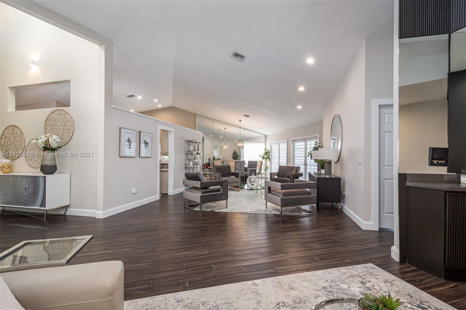 22564 Esplanada Circle Boca Raton, FL 33433 - Photo 8 of 36 Gallery Image 8