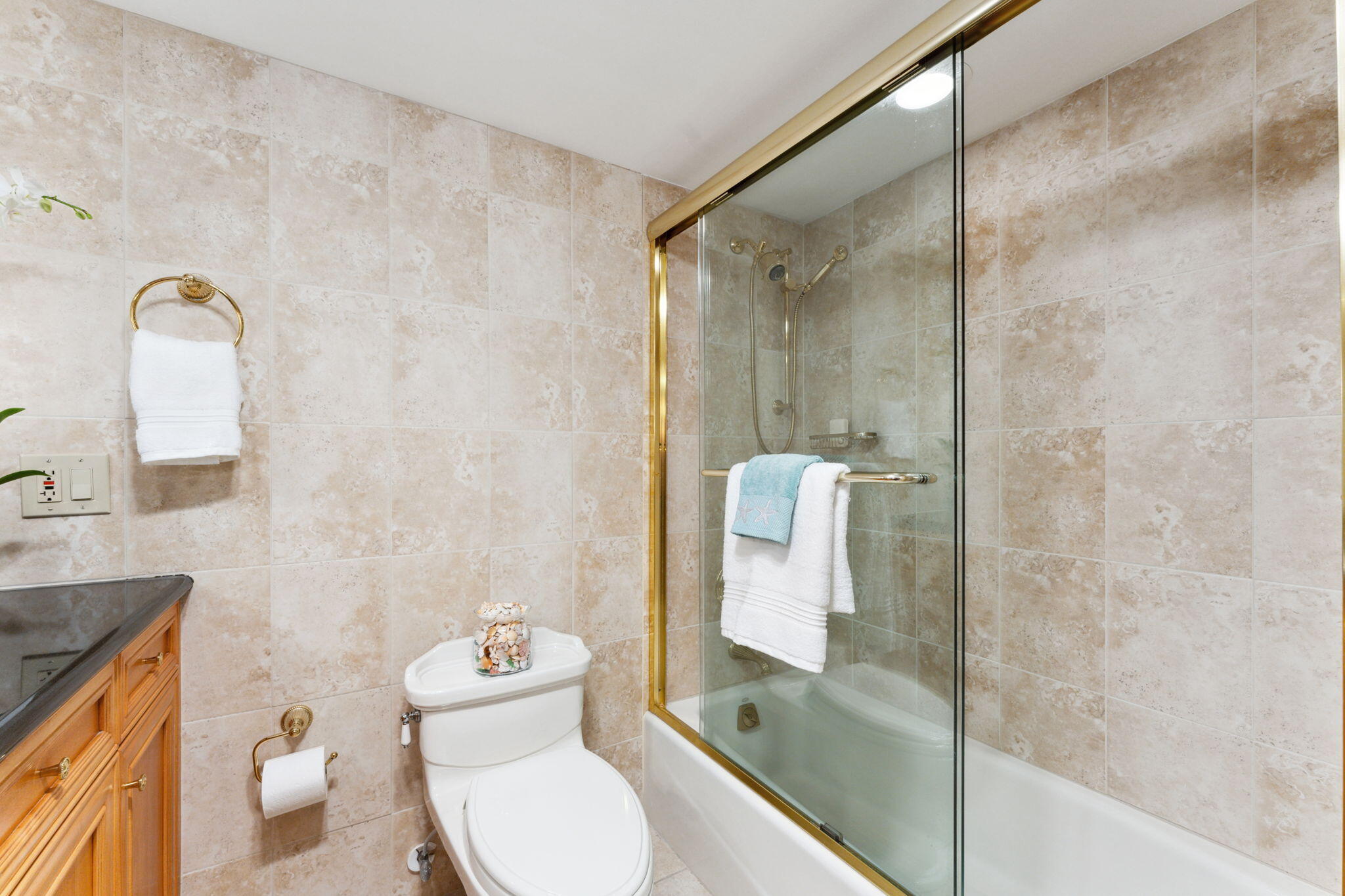 2000 South Ocean Boulevard, Unit 16H Boca Raton, FL 33432 - Photo 17 of 44 Full primary bath