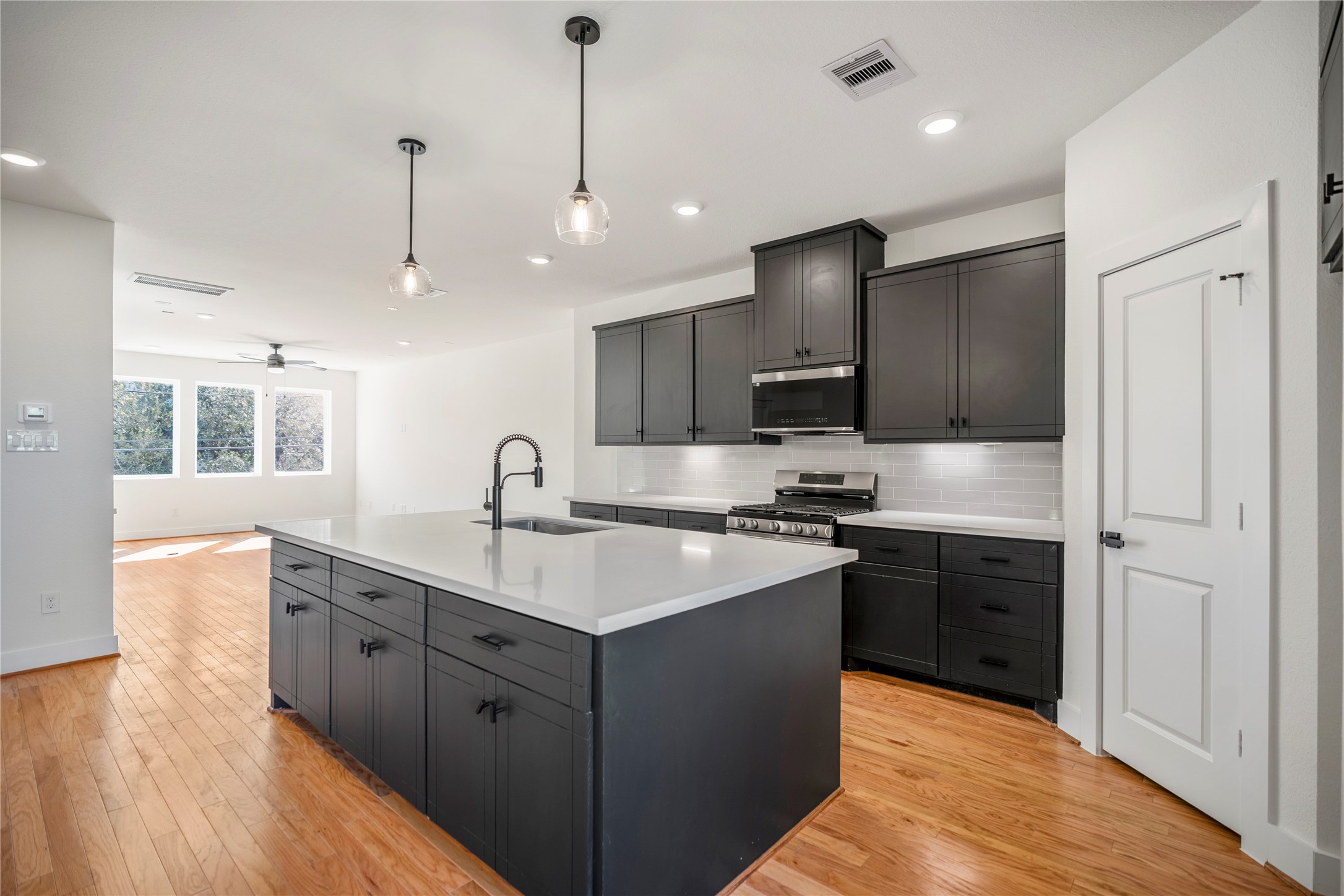 6324 Del Rio Street Houston, TX 77021 - Photo 10 of 50 a kitchen with stainless steel appliances granite countertop a sink stove and refrigerator