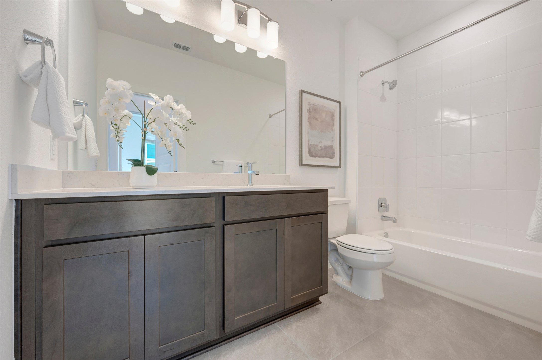 1010 B Brickell Loop Austin, TX 78744 - Photo 12 of 25 2nd Bathroom