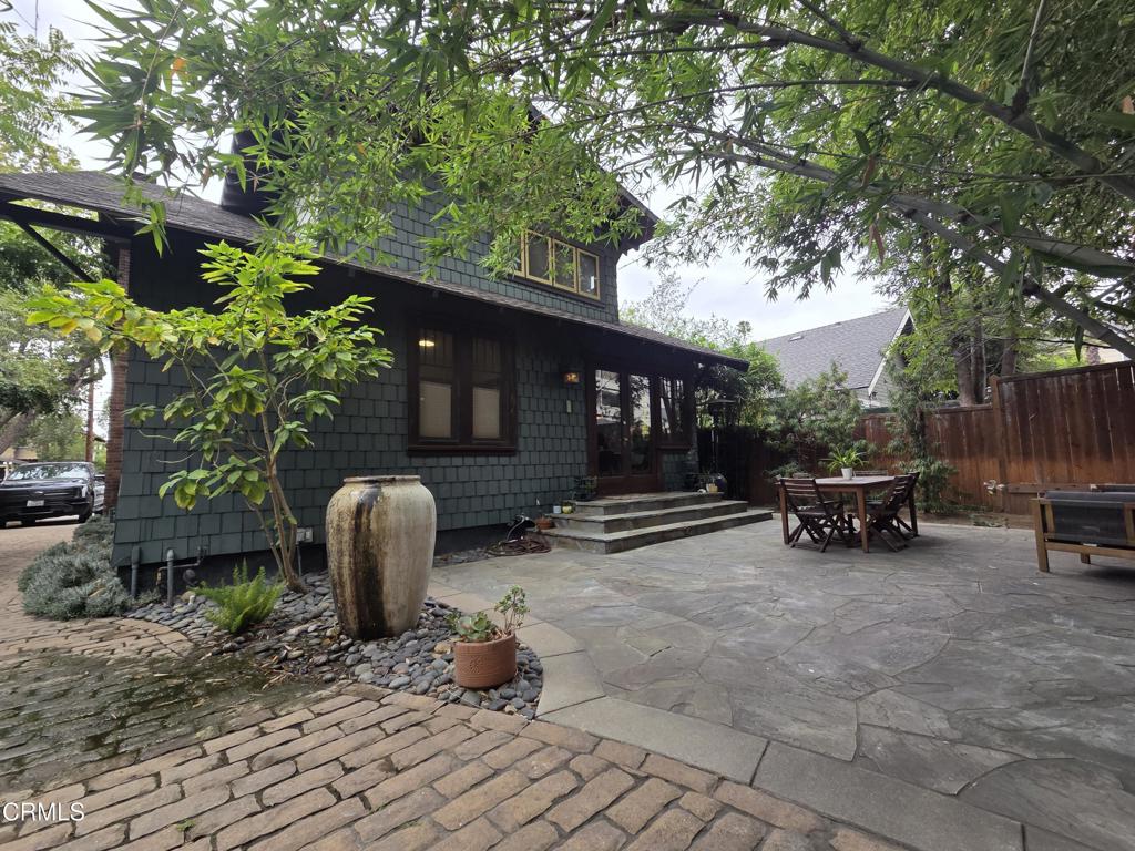 126 North Meridith Avenue Pasadena, CA 91106 - Photo 27 of 31 30 back