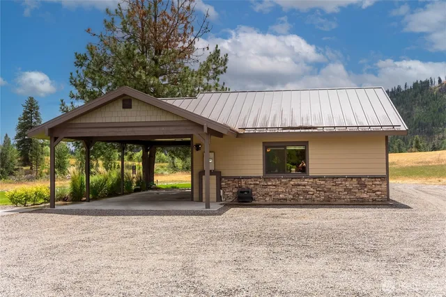 $1,500,000 | 14 Maverick Lane, Carlton, WA 98814